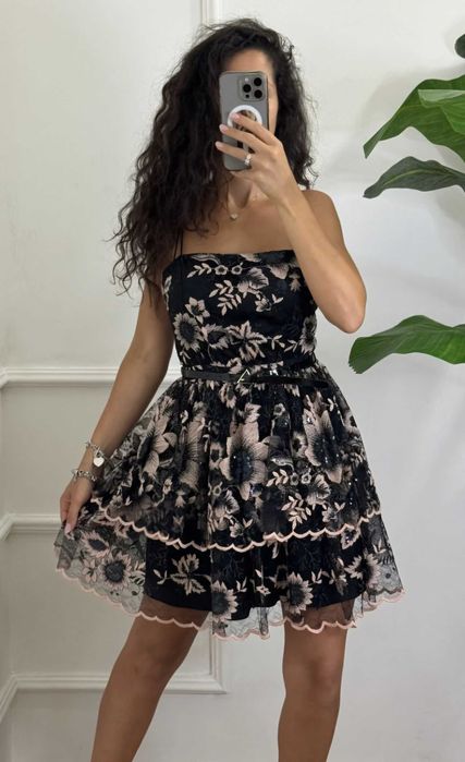 Feleppa къса рокля на цветя