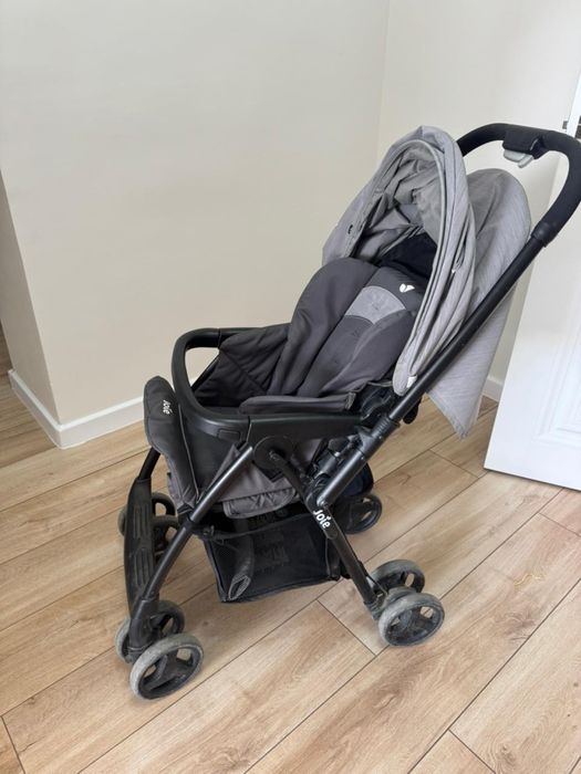 продам коляску Joie