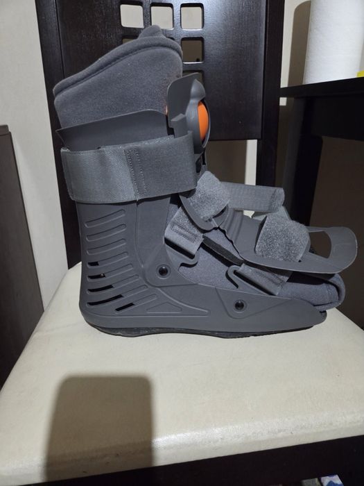 ортопедичен ботуш за ходене (за контузий)