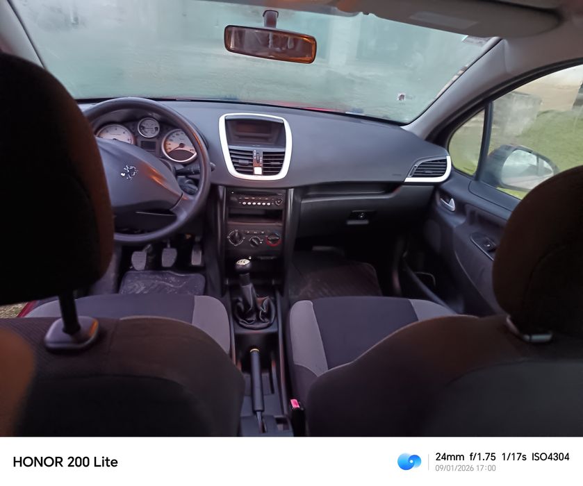 Peugeot 207. 2000€uro  negociabil