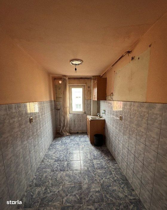 Hunedoara, Apartament-3 camere, 51 mp utili, etaj 3/4.
