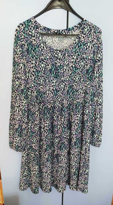 Дамска рокля на волани , размер М