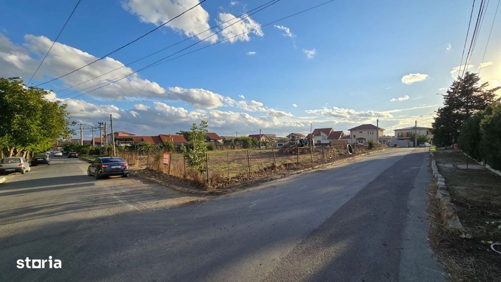 Teren intravilan 2289 mp deschidere la 3 strazi utilitati langa