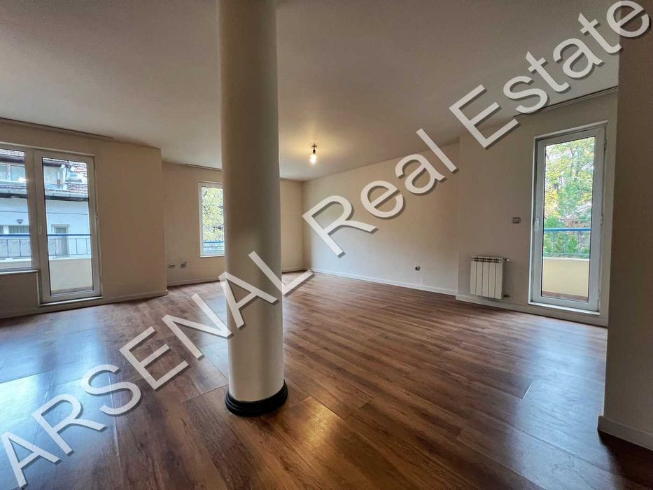 Тристаен апартамент за продажба, Център