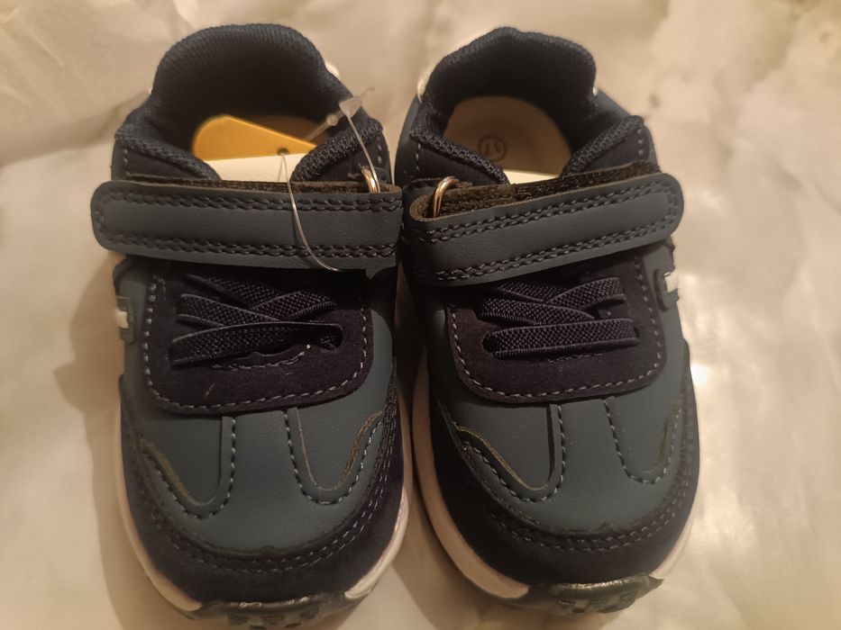 Детские кроссовки