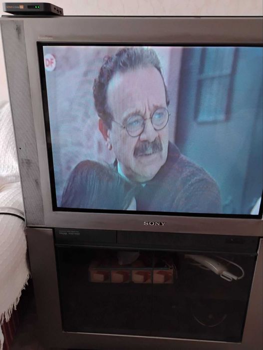 Телевизор Sony kv-29fs60r с оригинален шкаф