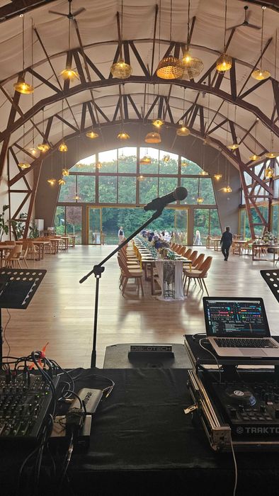 Boxe Sonorizare Lumini Efecte Fum si DJ Inchiriere nunti majorat party