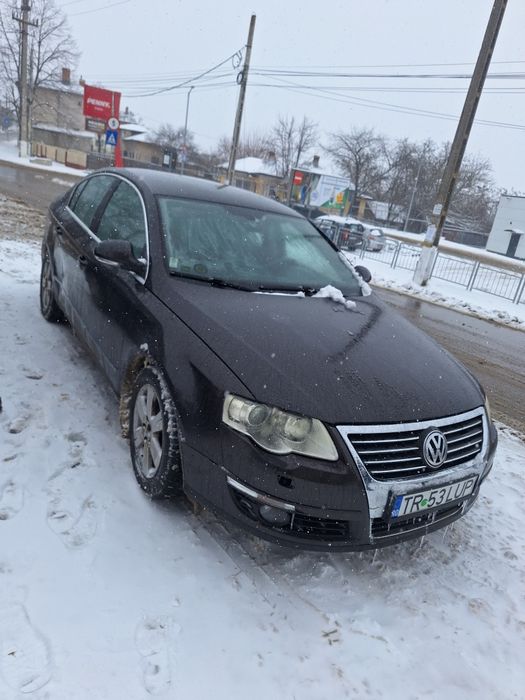 Vând Volkswagen Passat B6