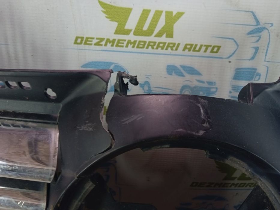 Grila bara fata 1K5853653C Volkswagen Golf 5 (2003 - 2009)