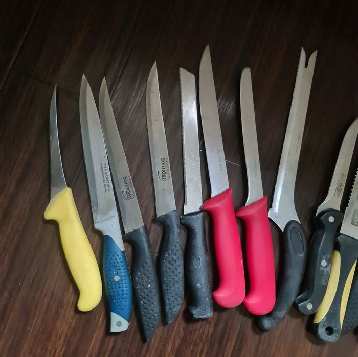 Cuțite folosite dar în stare foarte bună.