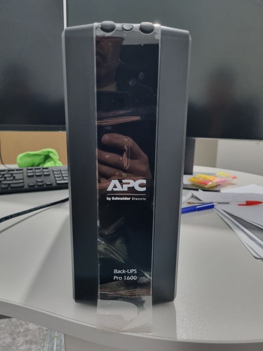 UPS APC Back-UPS Pro BR 1600 - BR1600MI