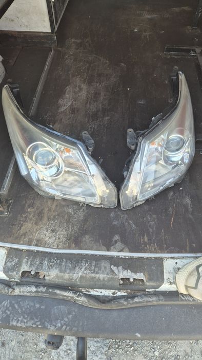 Оригинален Десен  Фар За Тойота Авенсис т27 2008- 2012г