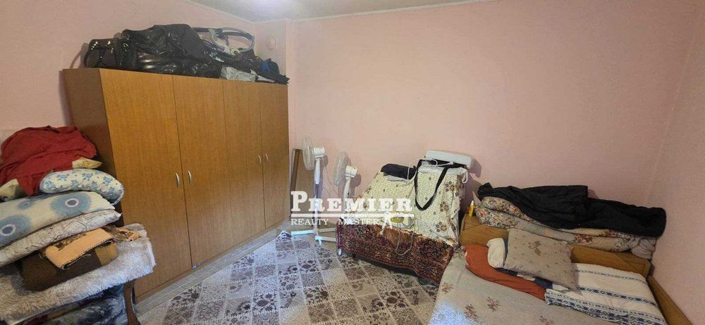 Продава се жилищна къща с парцел в Камено