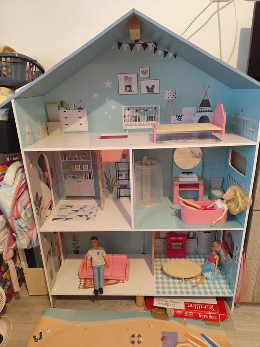 Căsuța de păpuși