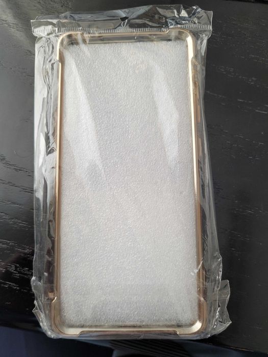 Продавам кейс за Samsung Galaxy S20 FE