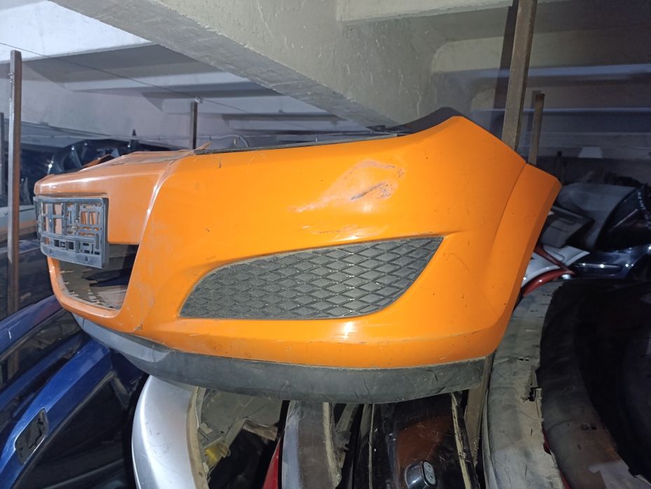 Бампер передний на Опель Астра Н