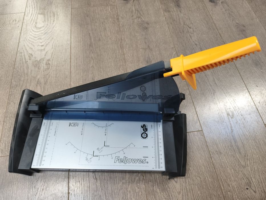 Epson L850 – imprimantă foto multifuncțională cu sistem CISS, 6 culori + Ghilotina hârtie foto