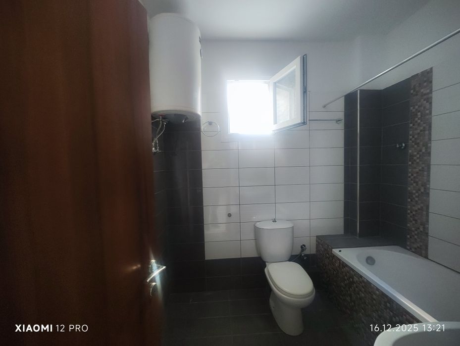 ПРОДАВА Апартамент на първи етаж ,над партер, в Паралия Офринио