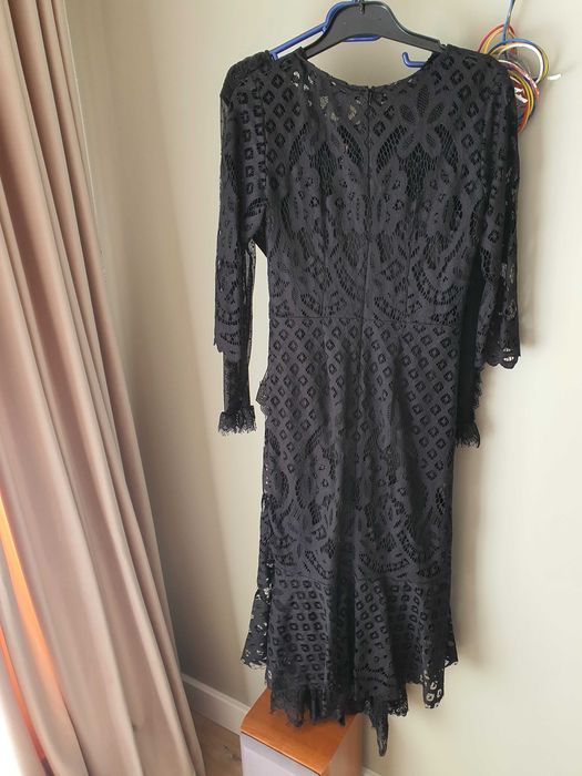 Vand rochie din dantela impecabila