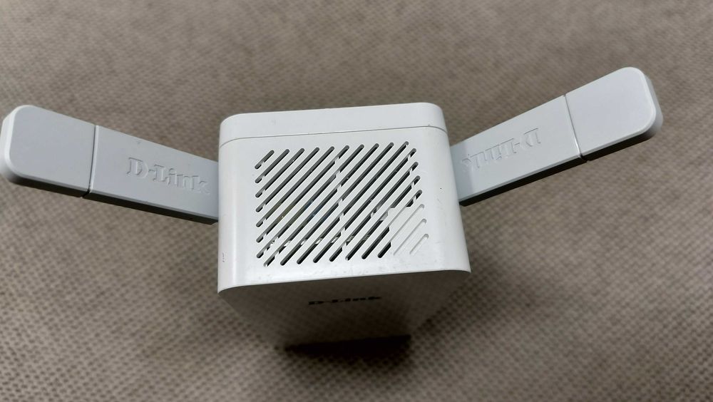 D-Link DHP-W610AV PowerLine AV2 1000 Wi-Fi AC1200 Range Extender Adapt