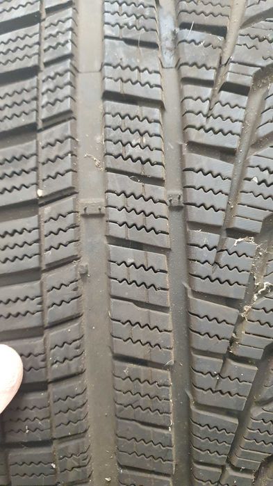 Зимни гуми 20” Hankook – 245/40/20 + 275/35/20, 7.9 мм Спорт пакет