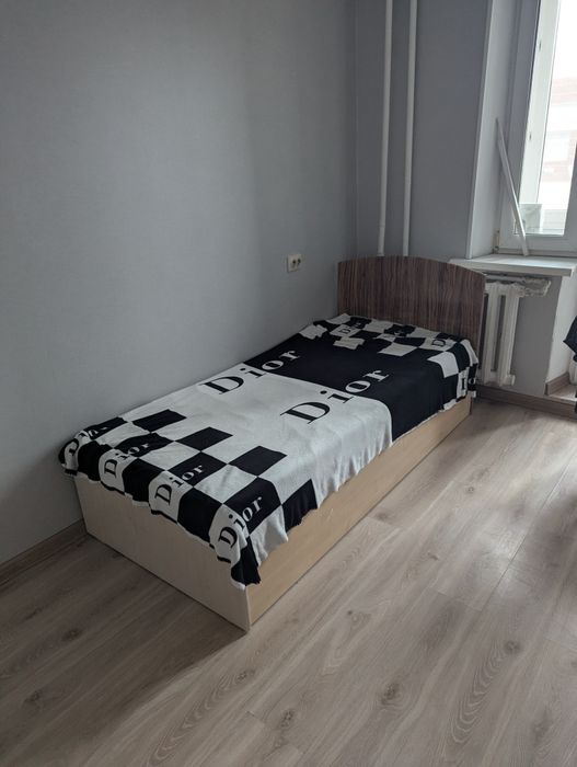 Кровать  с матрасом