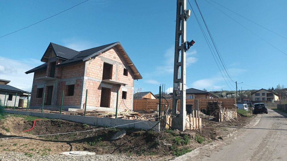 Casa in Tomesti (sat Chicerea) | 4 camere | 3 bai| 139mp| toate utilitatile | asfalt | direct proprietar