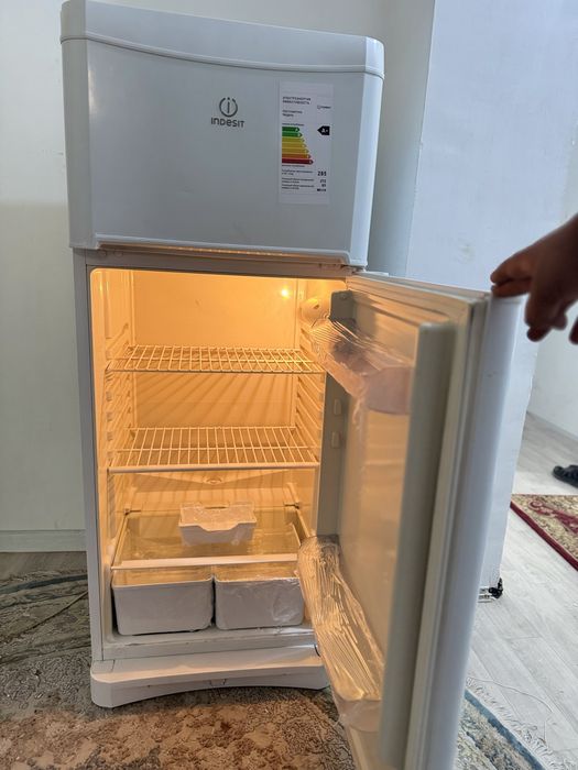 Muzlatgich sotiladi indesit b/u