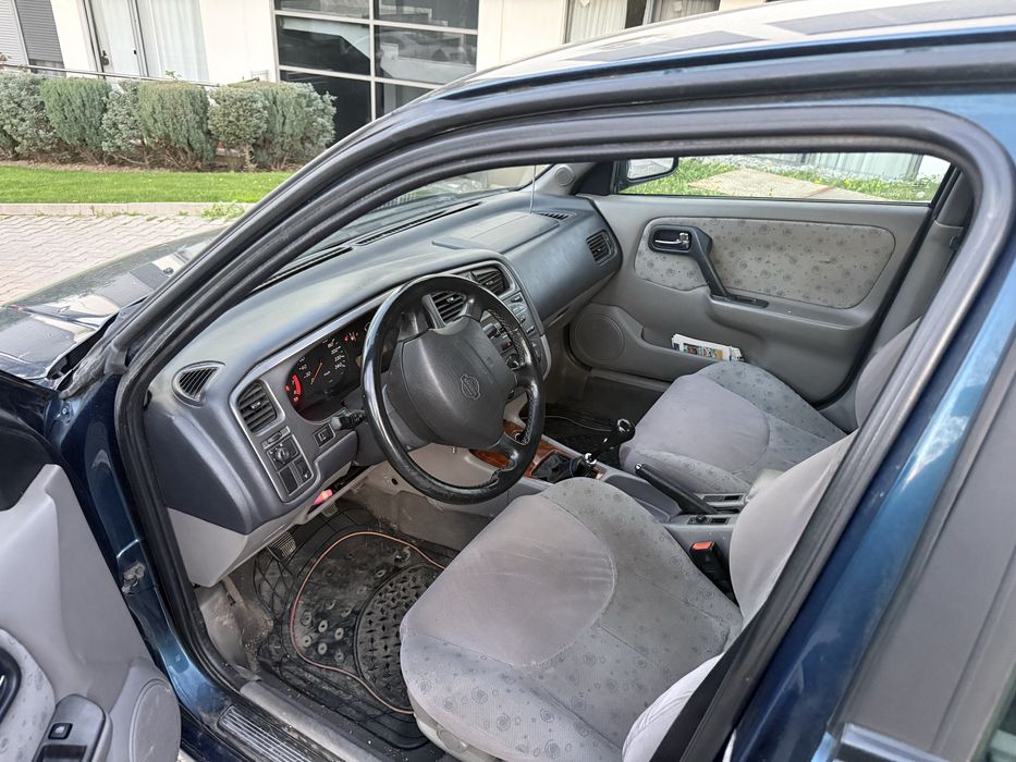 Nissan Primera 2000