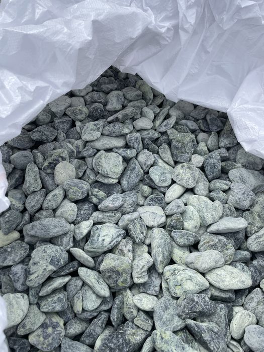 Vand pietricele piatra albe thassos gri verde pentru amenajari gradina