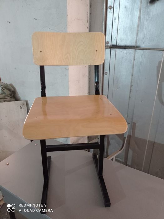 Школьная парта в комплекте со стульями, новая