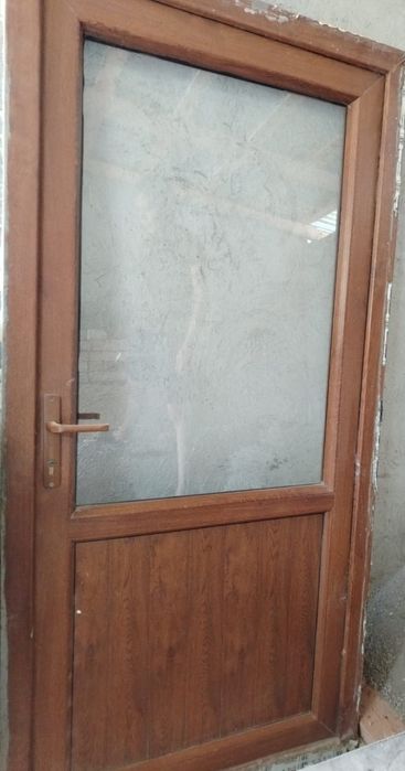 Пластиковые двери