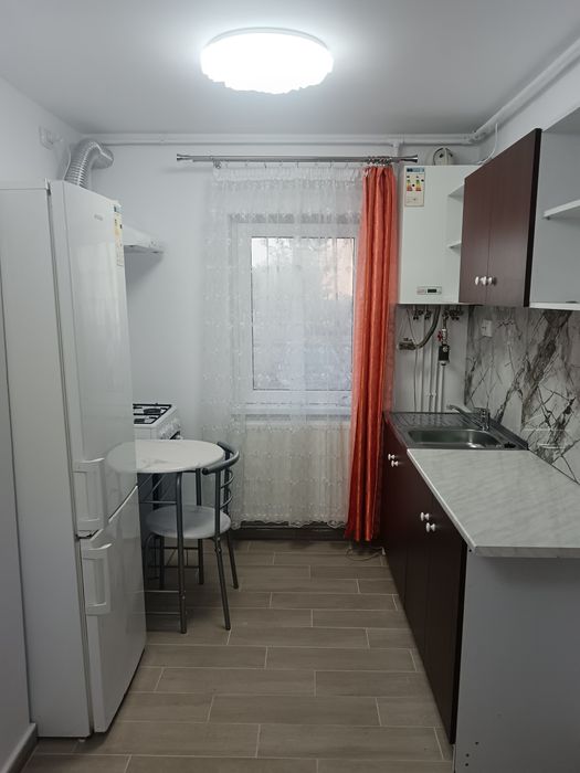 Închiriez garsoniera