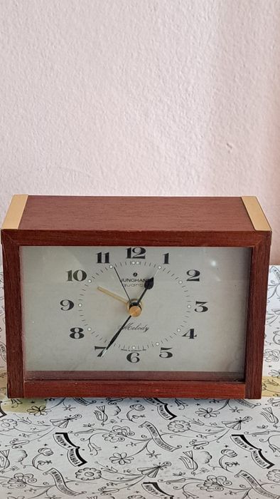 Ceas Junghans cu Melodii