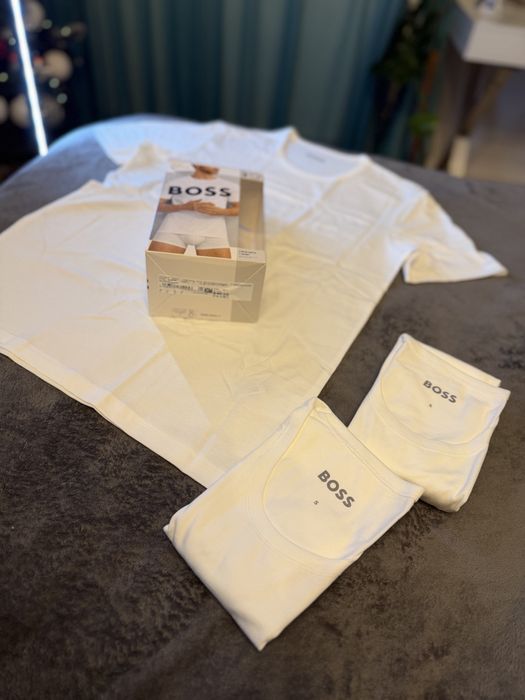BOSS set 3 tricouri albe cu logo piept bumbac marimea S noi