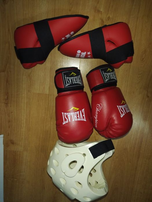 Продам кимоно и амуницию