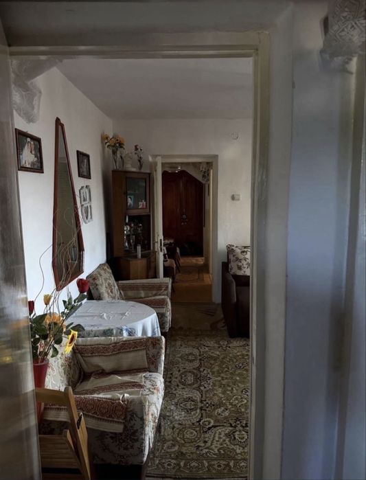 Vand apartament cu 3 camere