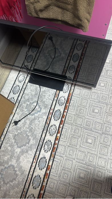 Телевизор с подставкой