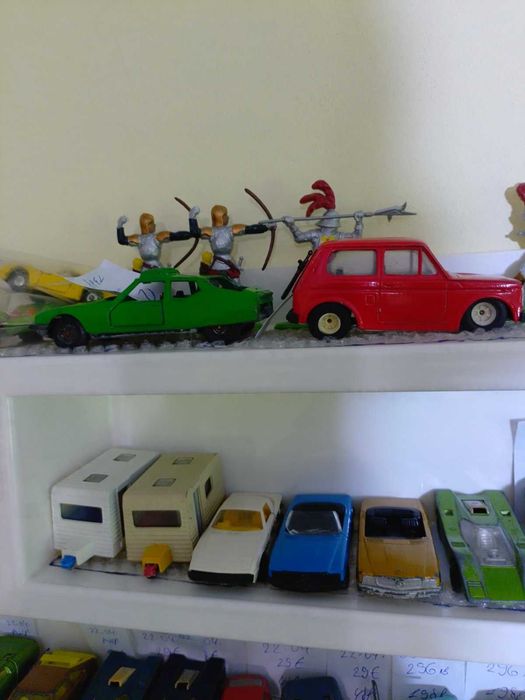 Стари метални Matchbox колекционерски колички