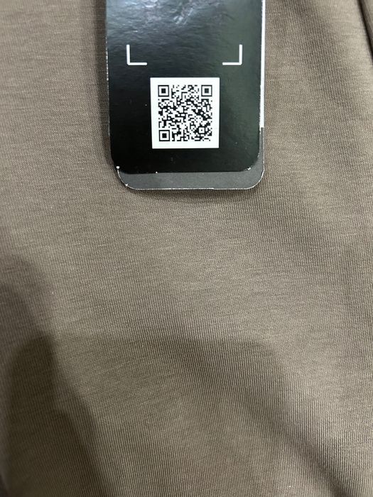 ОРИГИНАЛНО ЧИСТО НОВО долнище на Emporio Armani