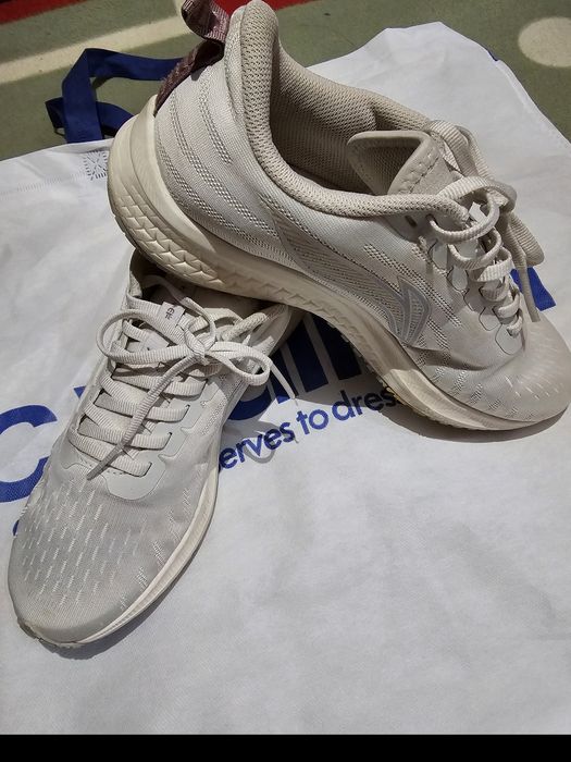 Женская кроссовки бренд Lining