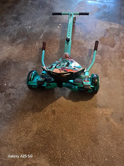 Vând Hoverboard Mega motion cu  scaun .