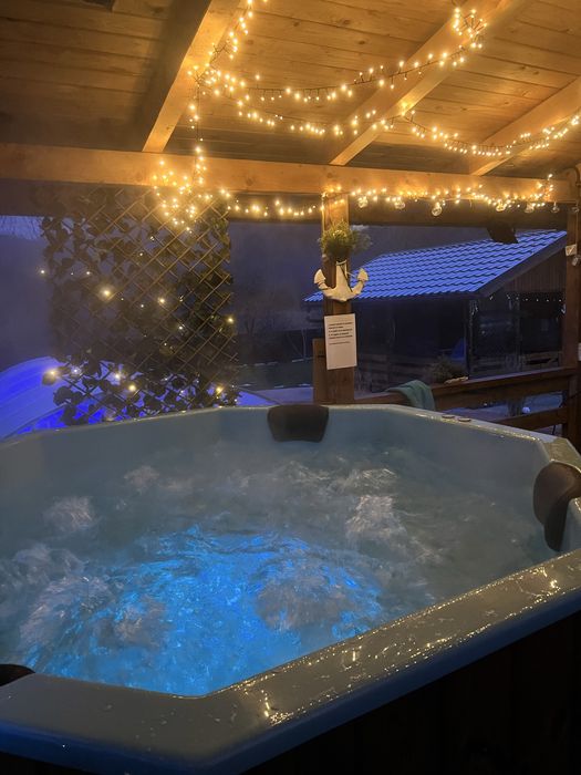 Cabana  de inchiriat LA   PADURE cu PiSCINA iSauna si ciubar  si