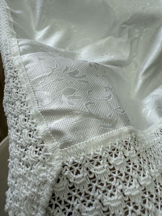 Тканевая скатерть