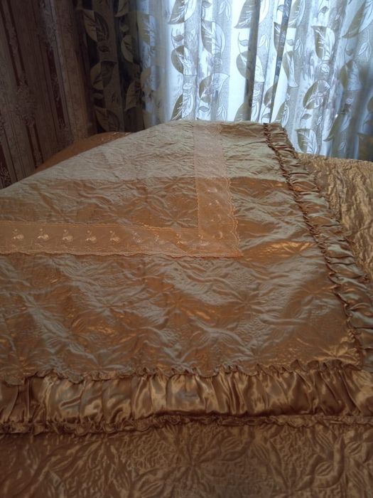 Новое двухспальное покрывало с наволочками