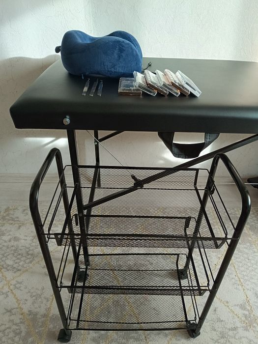 Продам кушетку и помощницу 33500