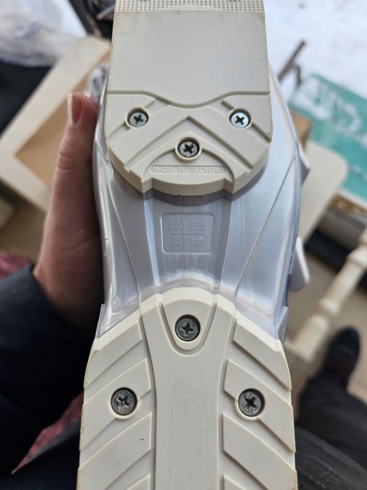 Продам лыжи ELAN с ботинками BIWEC для девочки