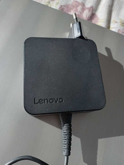 Зарядно за лаптоп Леново