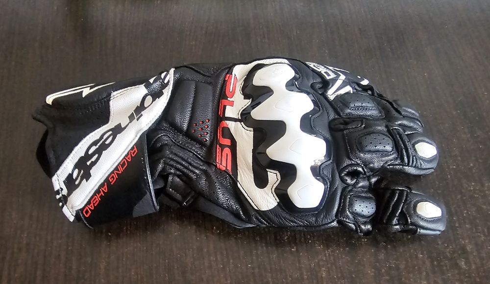 Manusi moto ALPINESTARS GP PLUS R V3 ca noi.