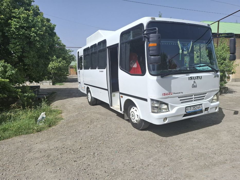 Isuzu avtobus sotiladi